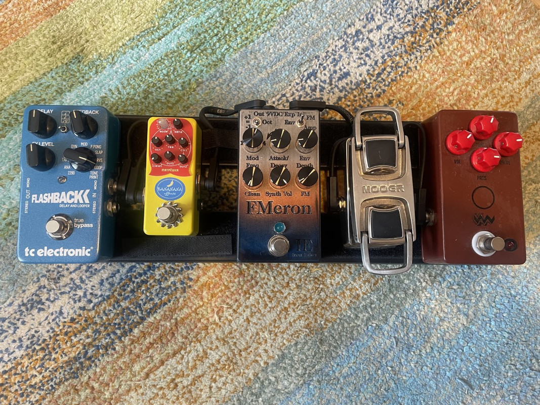 compact-pedalboard.jpg