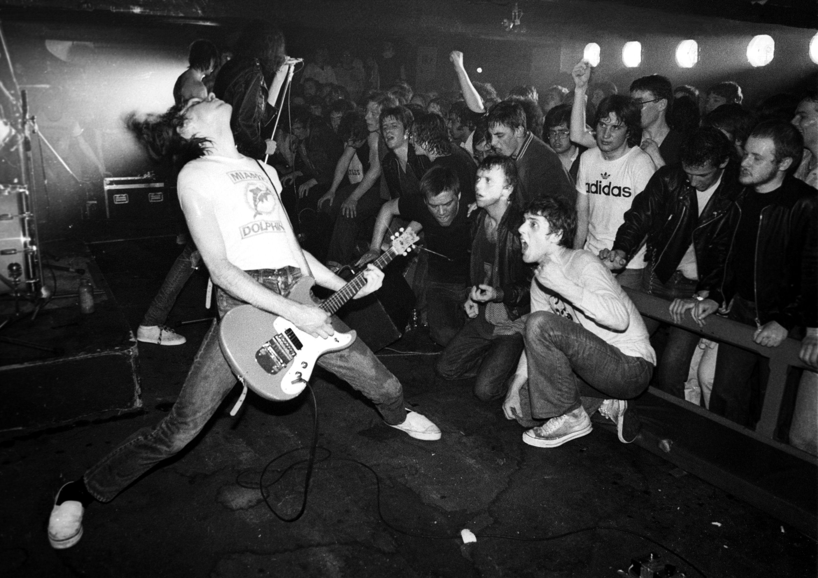 ramones-by-ian-dickson-1977.jpg