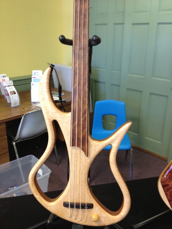 StambaughFretless3a.JPG